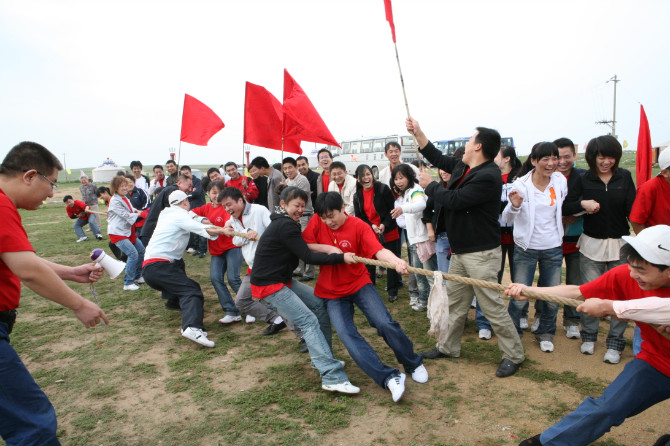 草原拔河賽