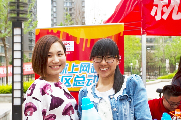 萬水瀾庭社區總動員-中獎顧客與工作人員合影留念.jpg 萬水瀾庭社區總動員-中獎顧客與工作人員合影留念.jpg